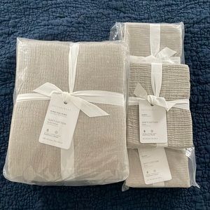 NWT POttery Barn Duvet + 3 shams